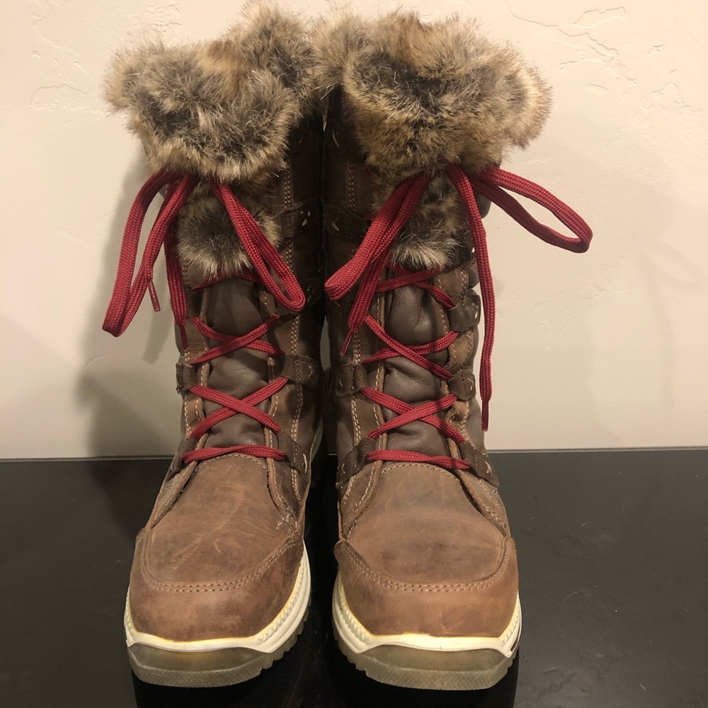 Santana Canada mugatti leather snow boots size 8